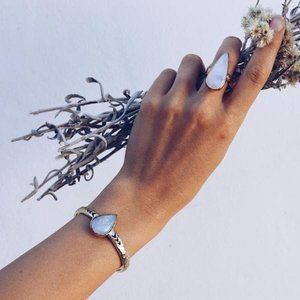 Bahgsu Jewels Heirloom Cuff :: Moonstone